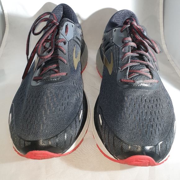 brooks dna mens